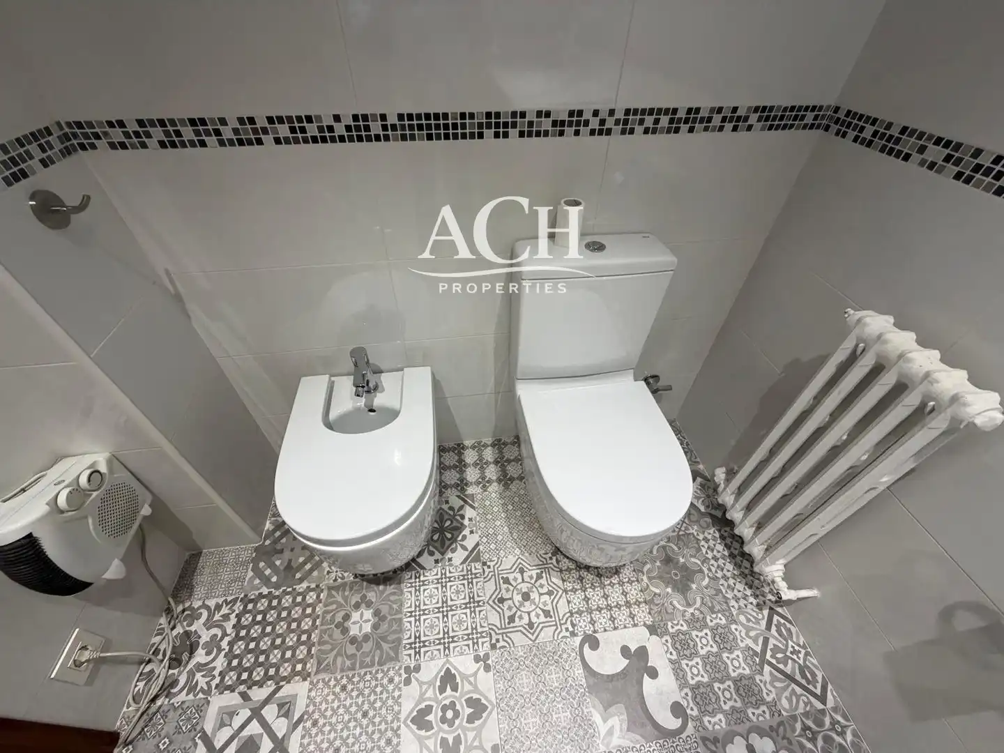 Badezimmer von Wohnung zur Miete in Bilbao  mit Heizung, Terrasse und Möbliert