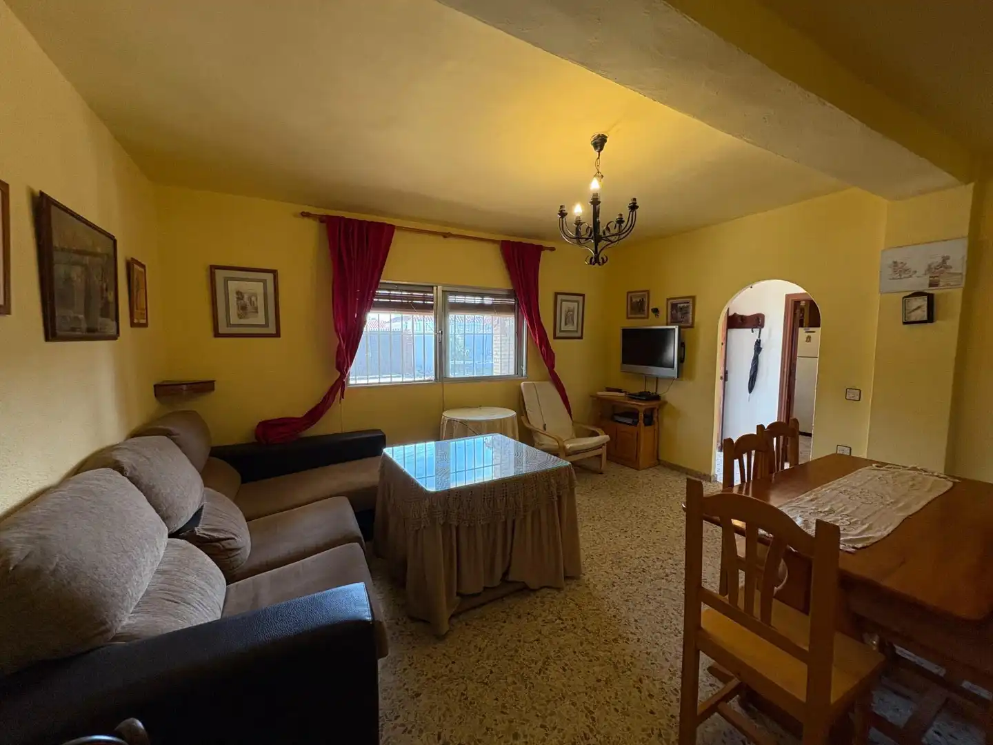 Sala d'estar de Casa o xalet en venda en El Puerto de Santa María amb Jardí privat, Traster i Piscina