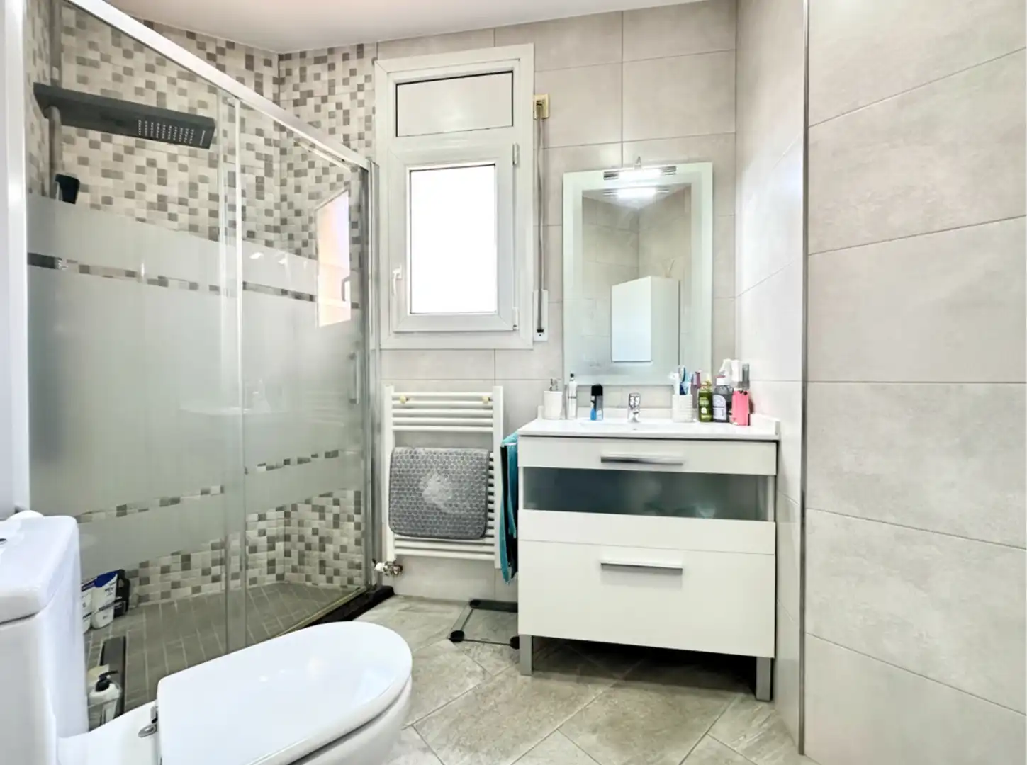 Bathroom of Houses for sale in Torelló  with Air Conditioner, Heating and Private garden