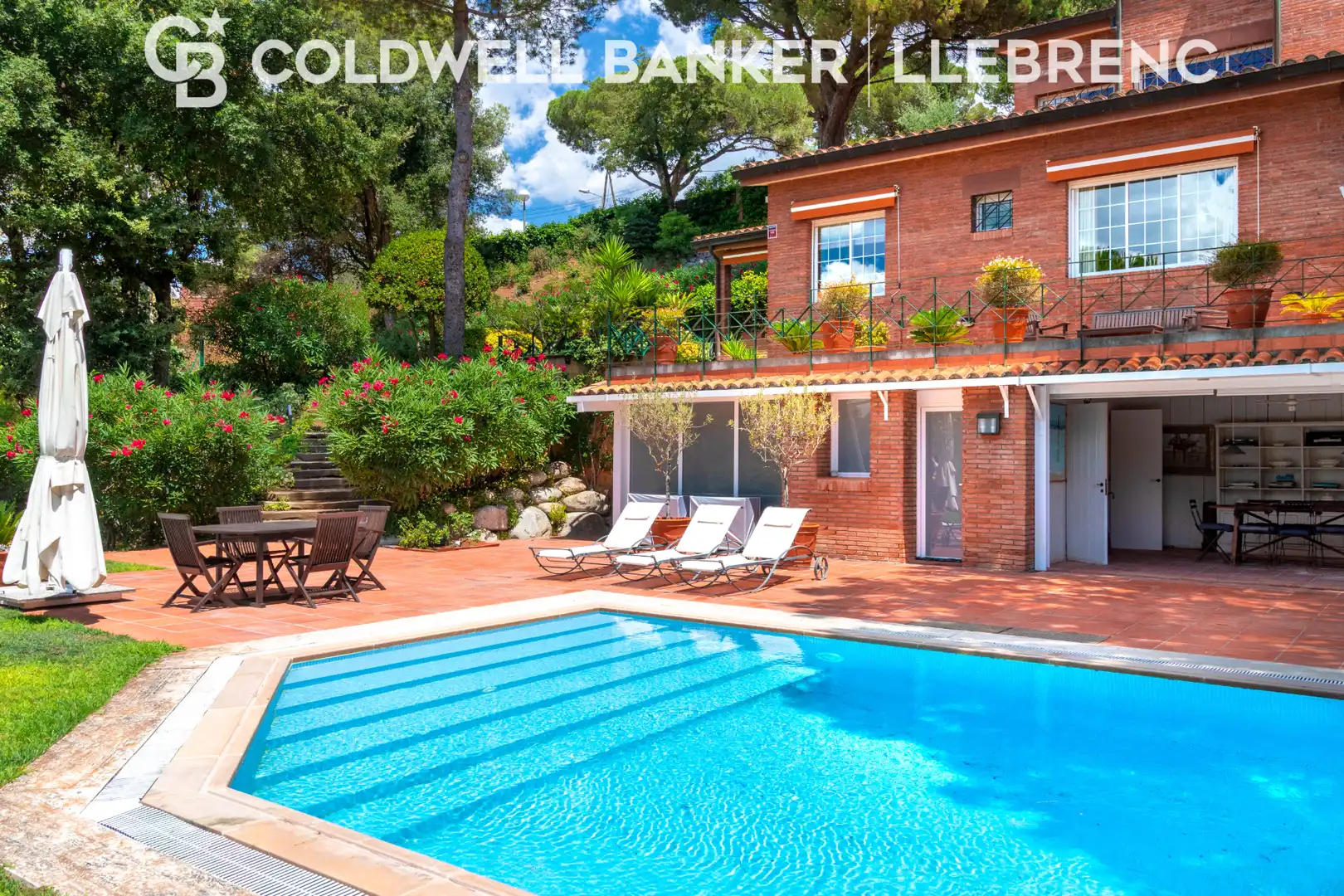 Piscina de Casa o chalet en venta en Barcelona con Calefacción, Jardín privado y Parquet