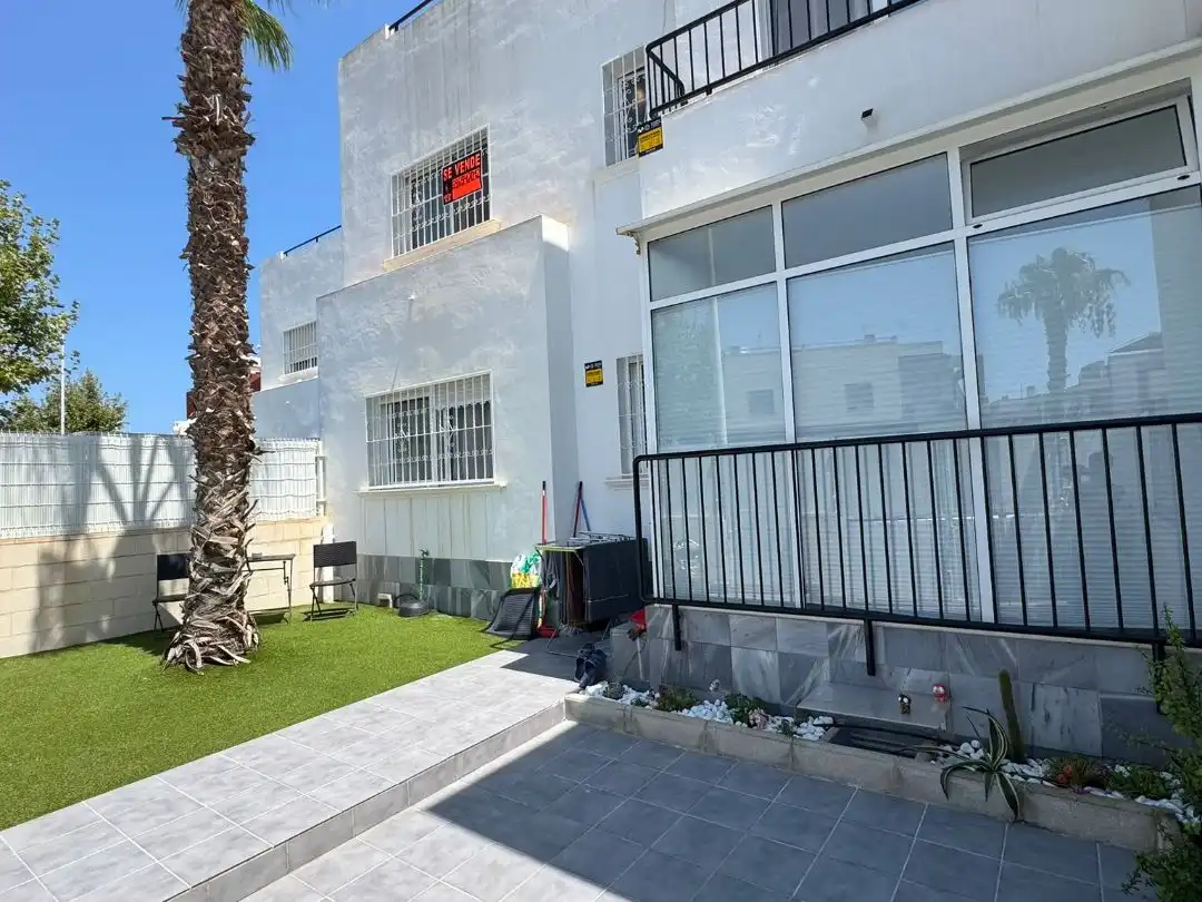 Terraced house with pool for sale in Av. Asociación Victimas del Terrorismo, 24, imagen 9