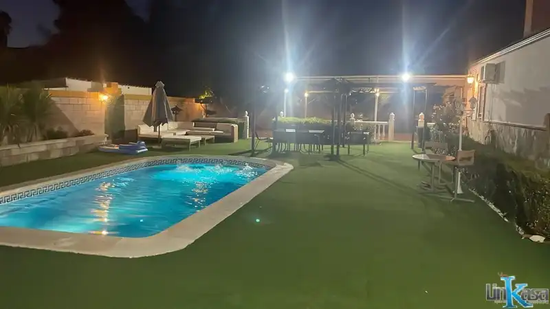 Piscina de Casa o xalet en venda en Linares amb Jardí privat, Piscina i Moblat