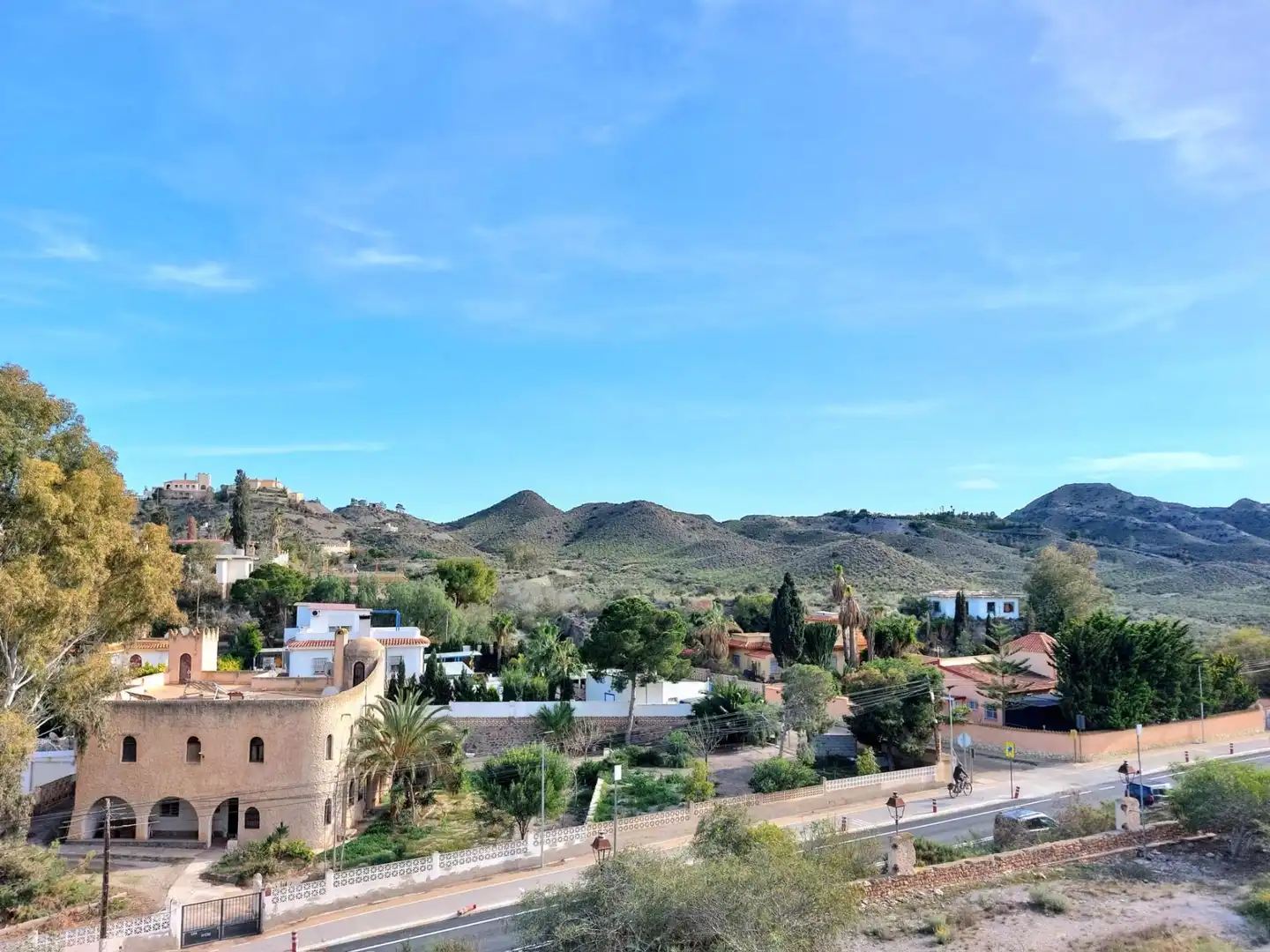 Vista exterior de Àtic en venda en Águilas amb Aire condicionat, Calefacció i Jardí privat