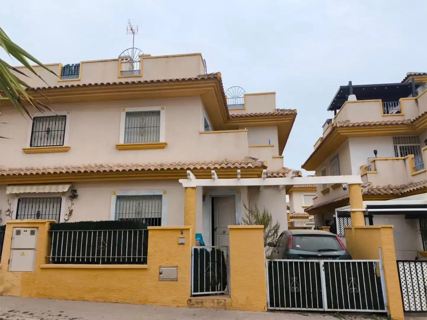 Vista exterior de Casa o xalet en venda en  Murcia Capital amb Aire condicionat, Piscina i Balcó