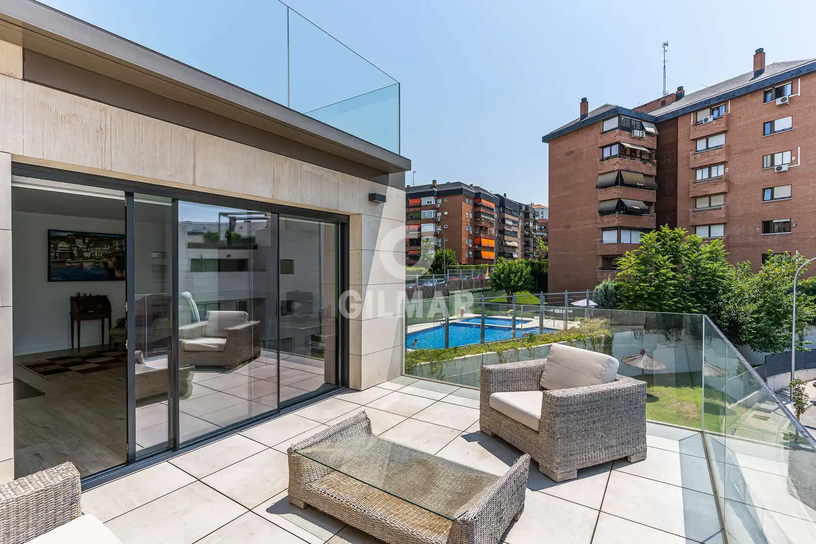 Terrasse von Einfamilien-Reihenhaus zum Verkauf in Madrid mit Heizung, Privatgarten und Schwimmbad
