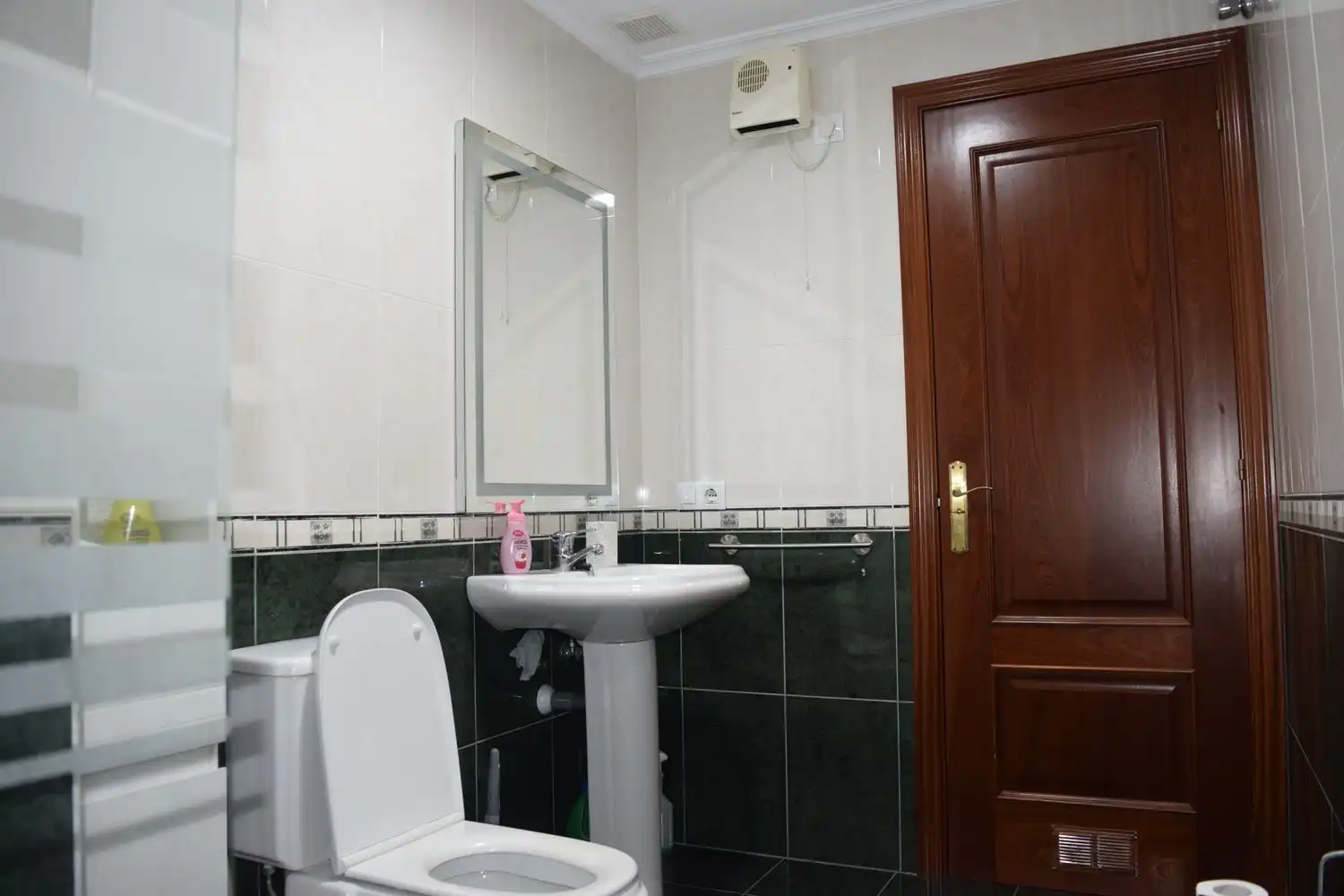 Bathroom of Flat for sale in El Franco 