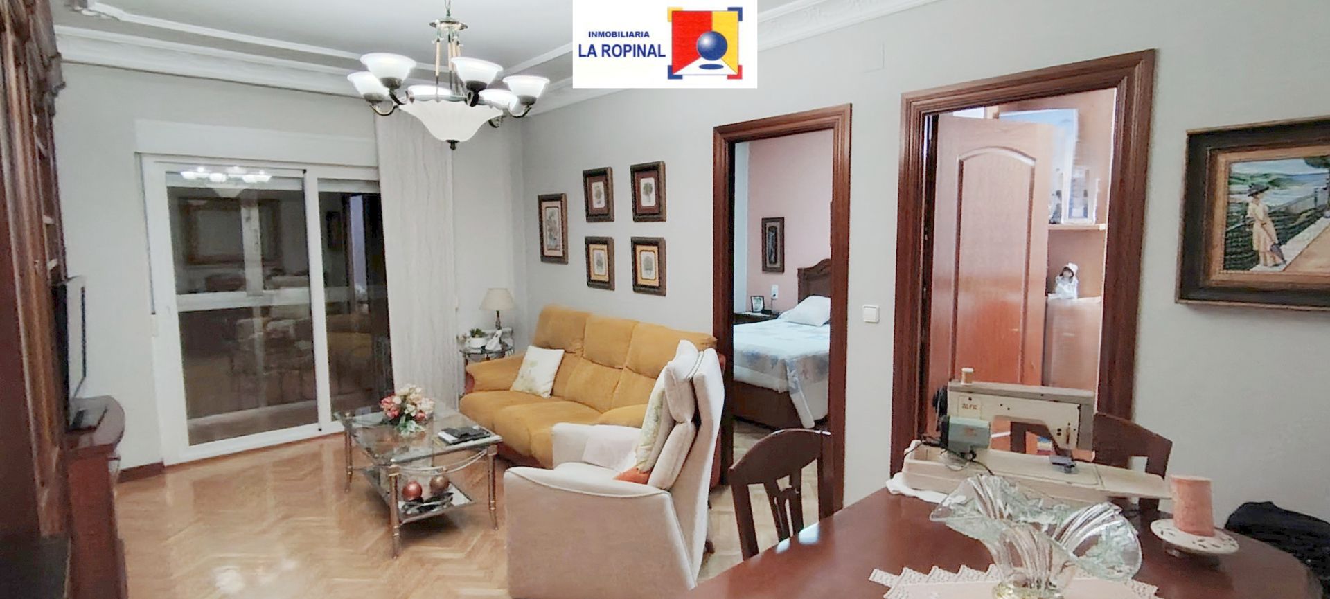 Sala d'estar de Pis en venda en Salamanca Capital amb Calefacció, Parquet i Moblat