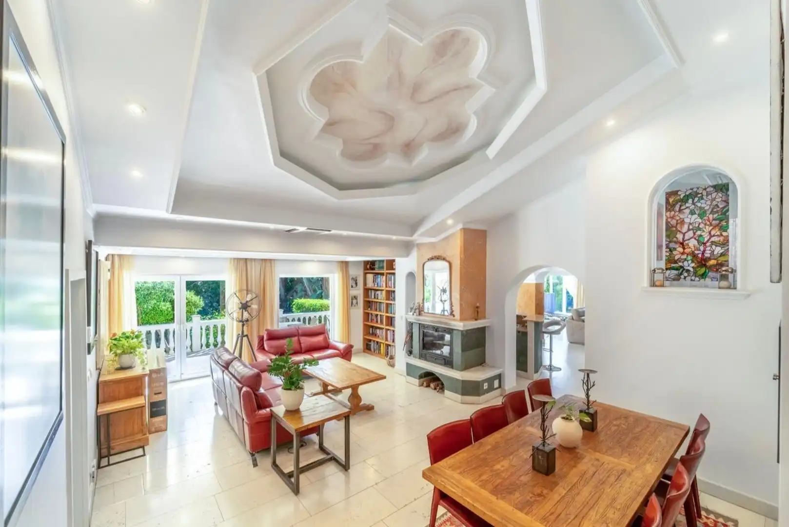 Sala de estar de Casa o chalet en venta en Marbella con Aire acondicionado, Calefacción y Jardín privado