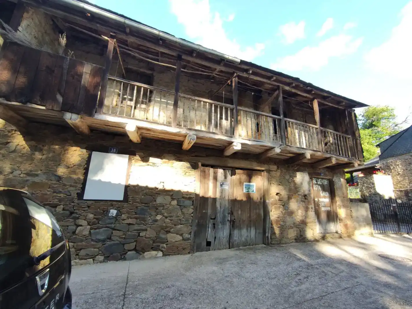 Vista exterior de Pis en venda en Noceda del Bierzo amb Jardí privat