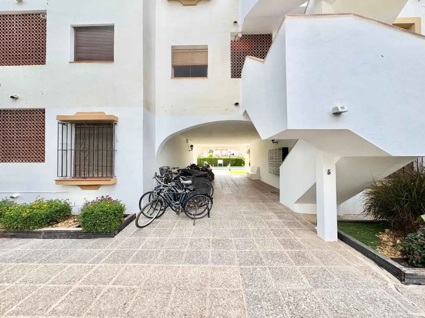 Parkplatz von Wohnungen zur Miete in San Javier mit Klimaanlage, Terrasse und Schwimmbad