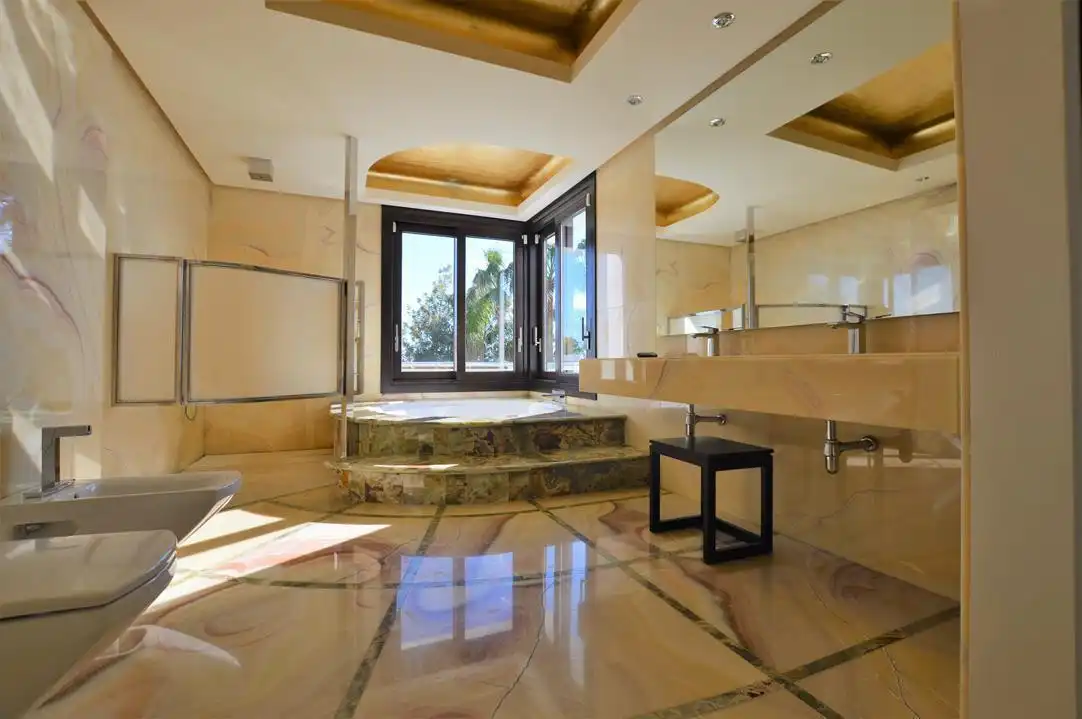 Chalet con piscina en venta en Calle Verdi, imagen 8