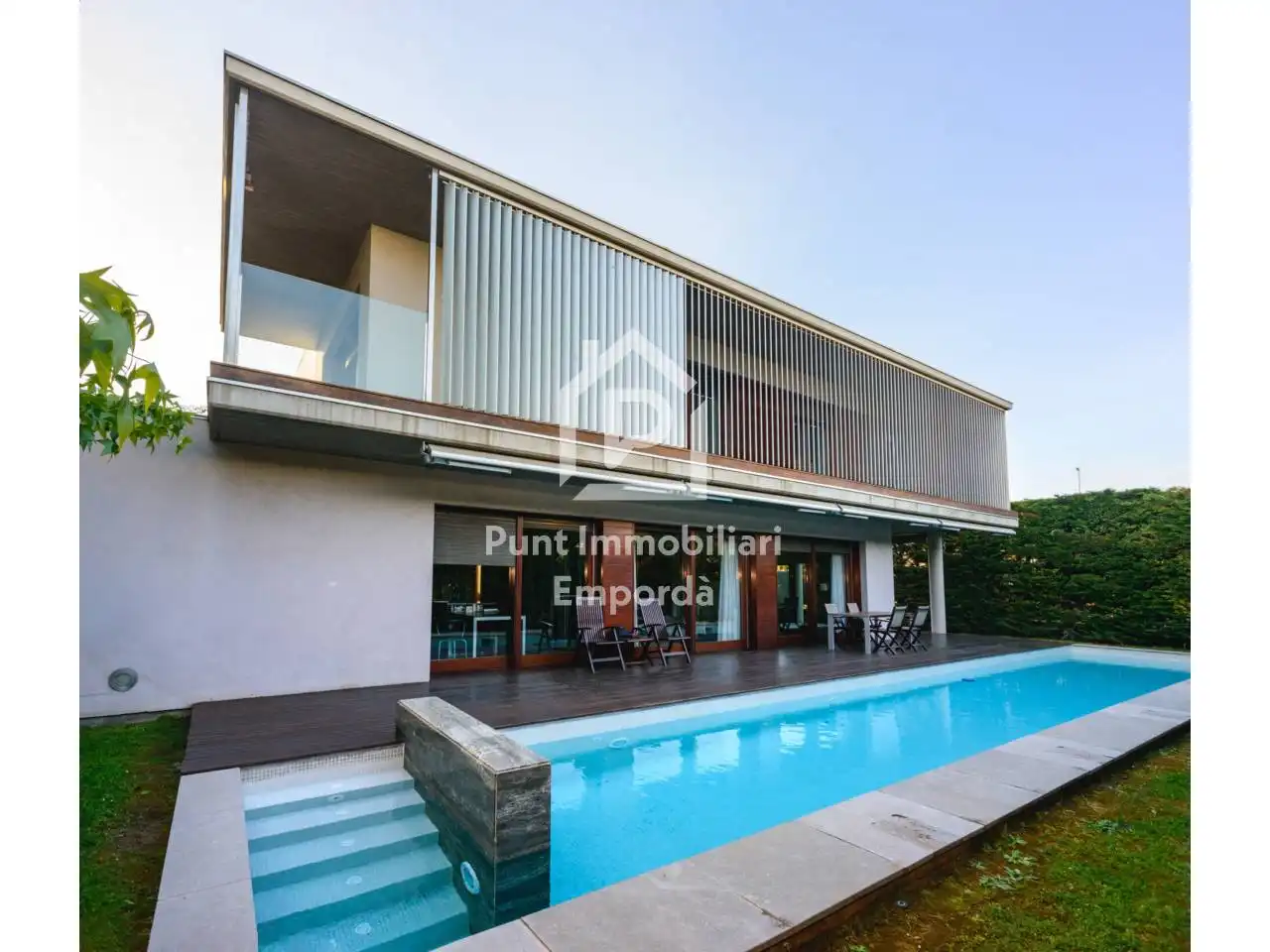 Villa con piscina in vendita a Avenida Olimpia