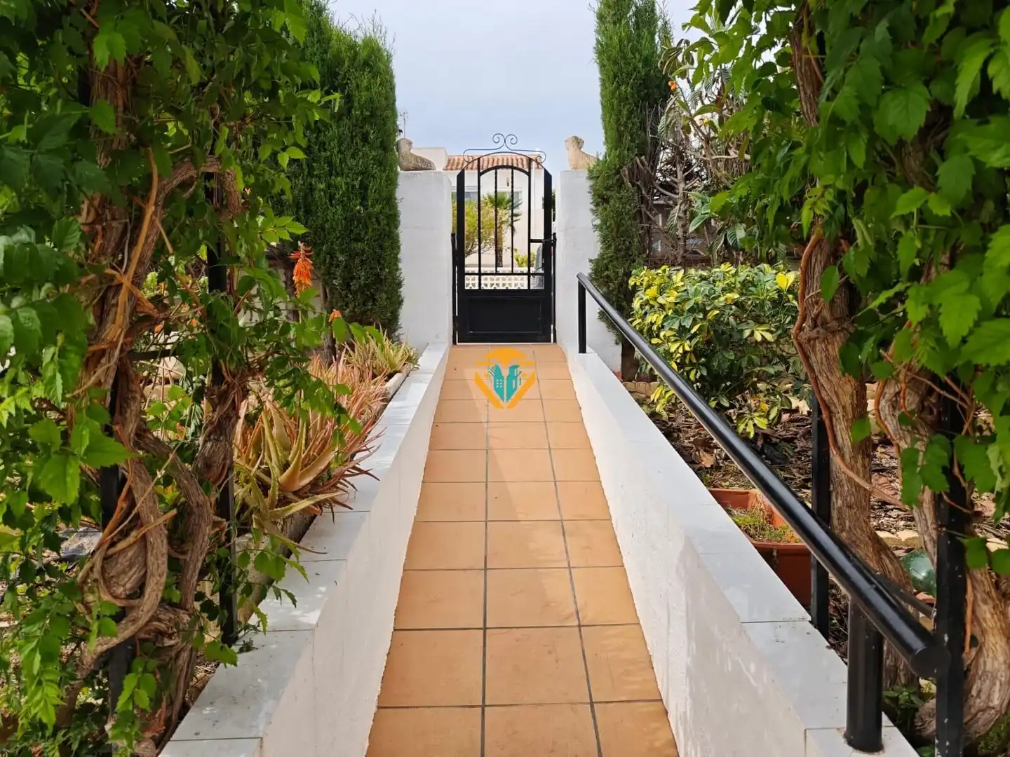 Vista exterior de Casa adosada en venta en La Nucia con Piscina comunitaria