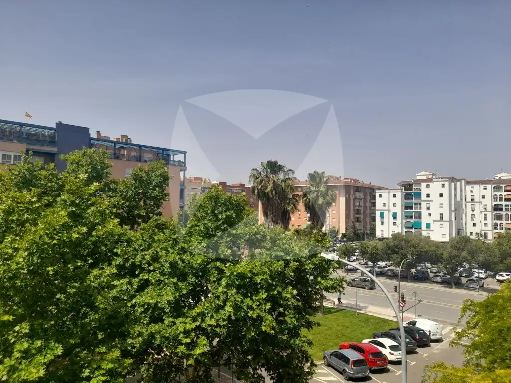 Vista exterior de Pis en venda en Badajoz amb Balcó