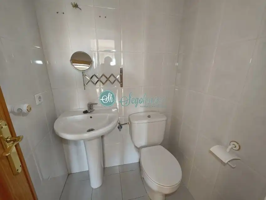 Baño de Piso en venta en San Cristóbal de Segovia con Calefacción, Trastero y Balcón