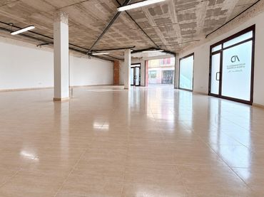 Local comercial en venda a Carrer Carrer Almogàvers