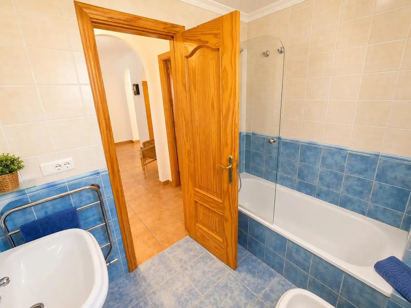 Bany de Planta baixa en venda en Nerja amb Aire condicionat, Terrassa i Moblat