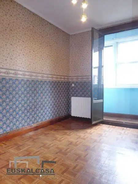Bedroom of Flat for sale in Bilbao   with Heating and Balcony