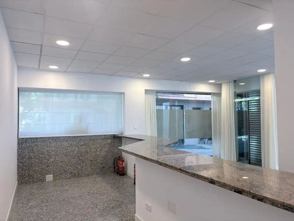 Local comercial en venda a Plaza Hermanos Salom, imagen 5