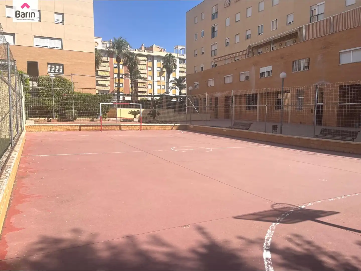 Aparcament de Pis en venda en Córdoba amb Jardí privat i Piscina comunitària