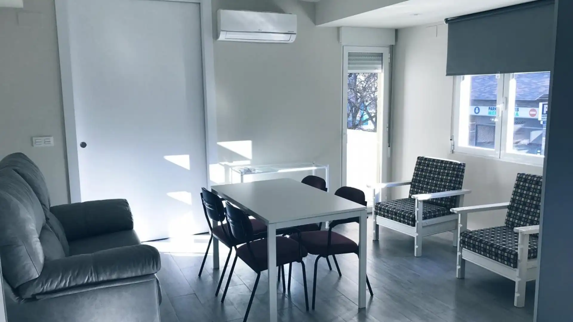 Comedor de Piso de alquiler en  Granada Capital con Amueblado y Balcón