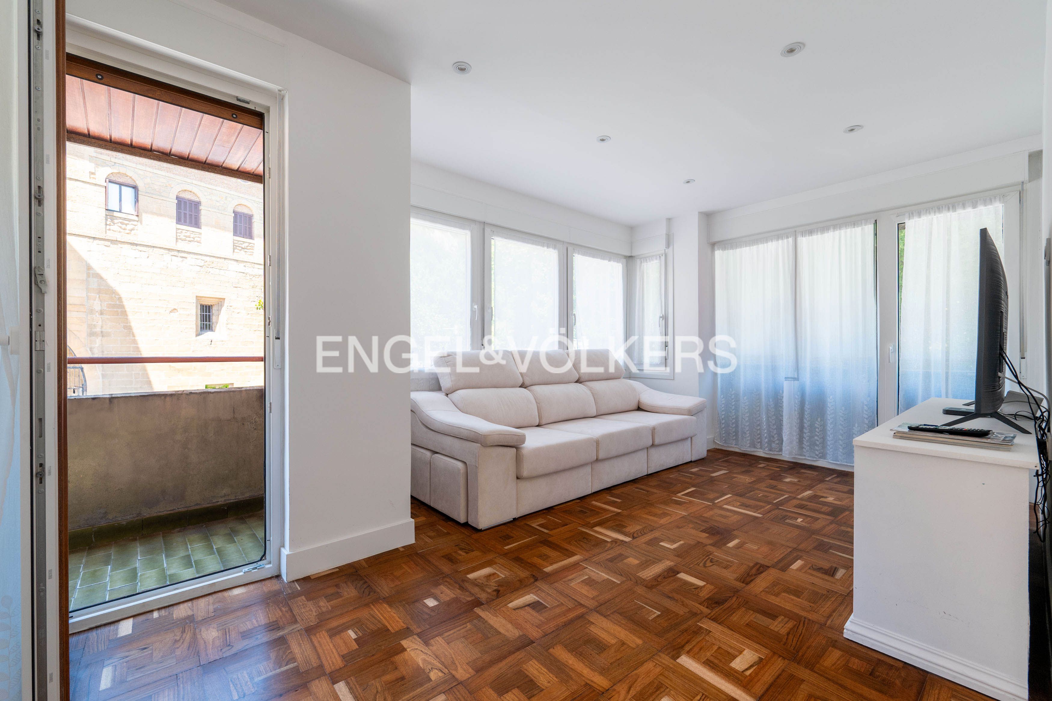 Living room of Apartment for sale in Zarautz  with Heating, Storage room and Furnished