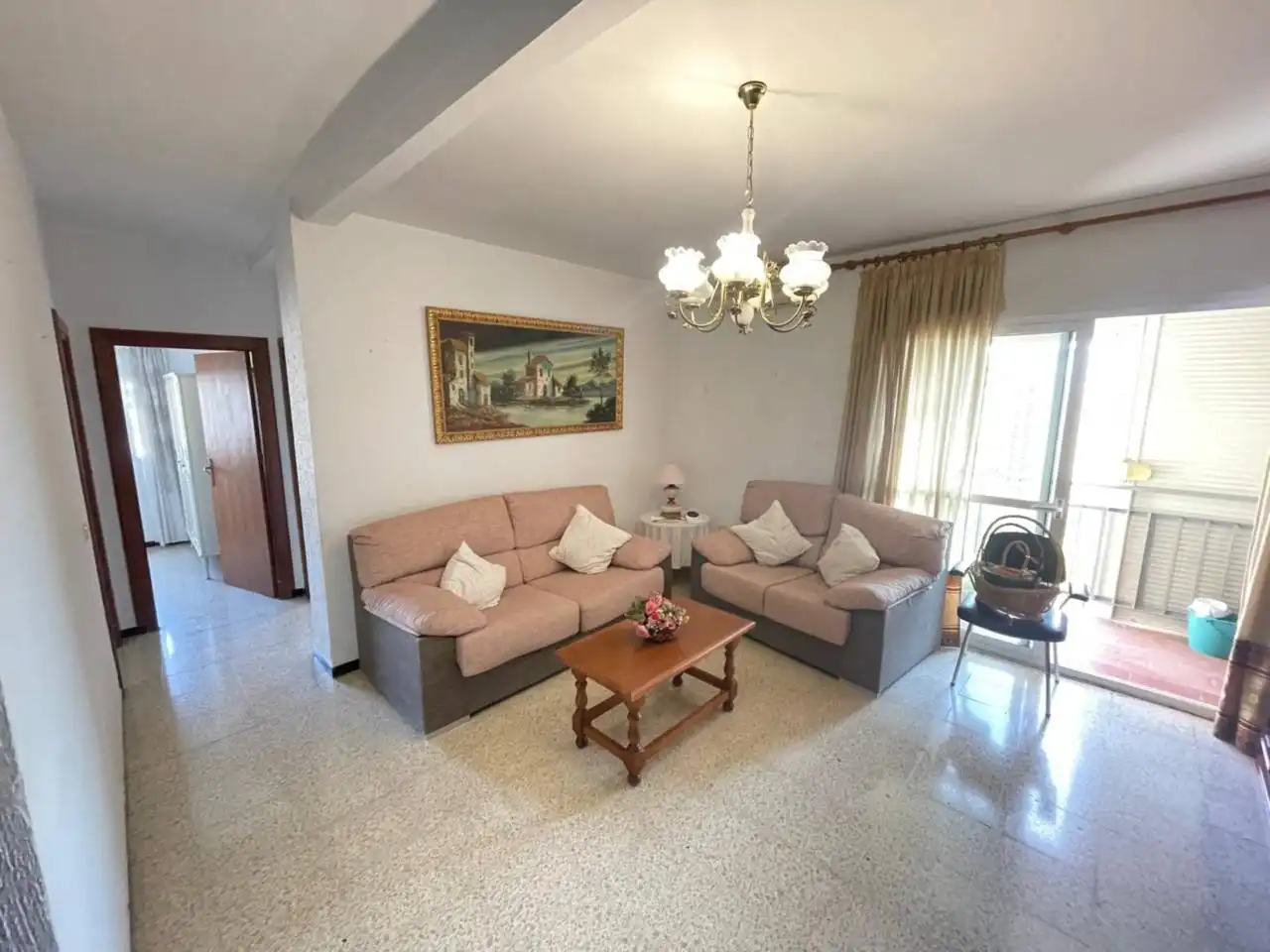 Sala d'estar de Pis en venda en Estepona amb Aire condicionat, Terrassa i Moblat