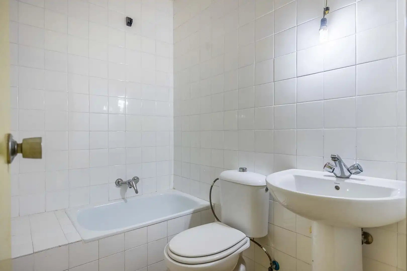 Bathroom of Flat for sale in Dos Hermanas  with Air Conditioner, Terrace and Furnished