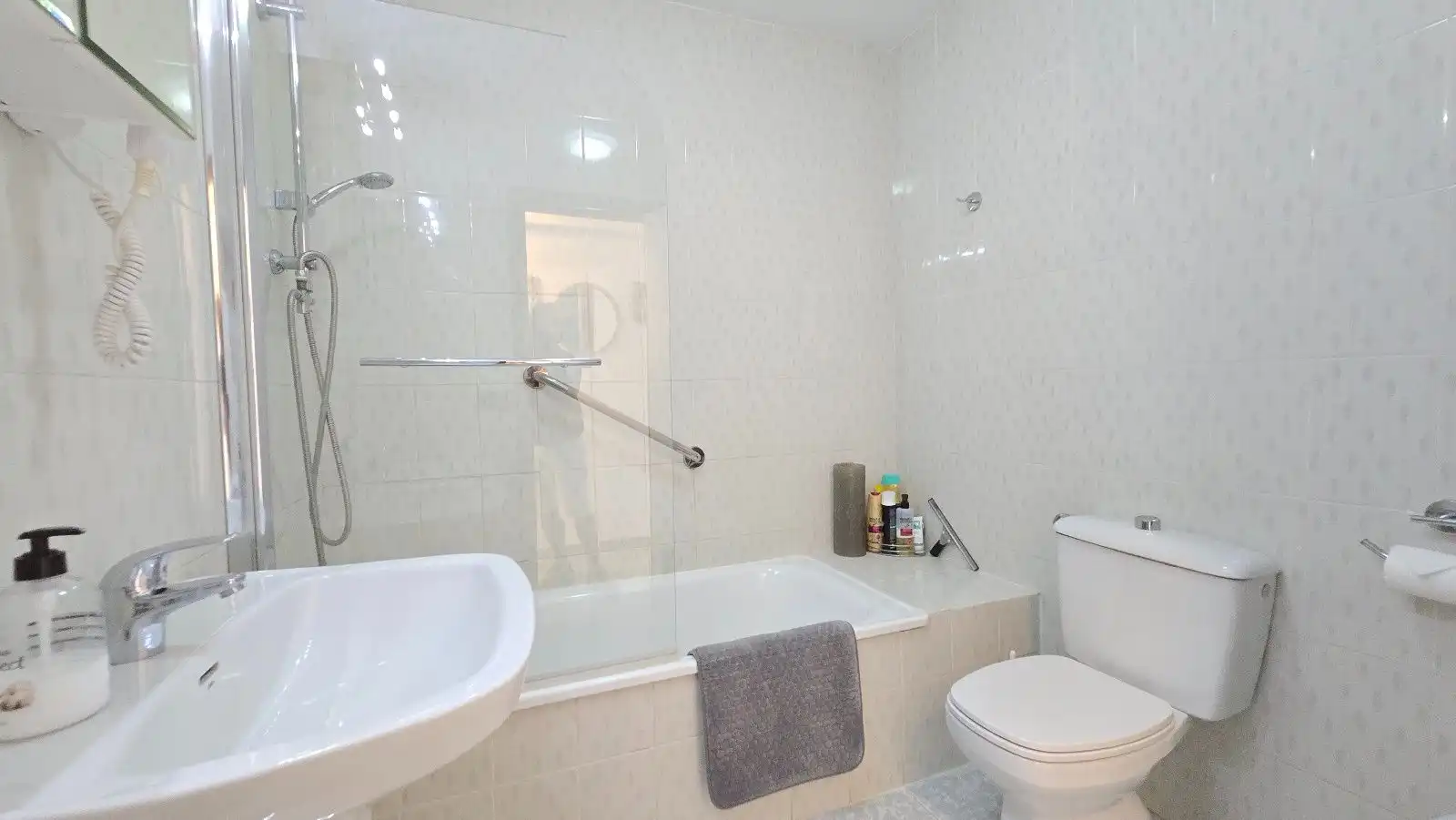 Baño de Piso en venta en Benalmádena con Aire acondicionado, Calefacción y Terraza