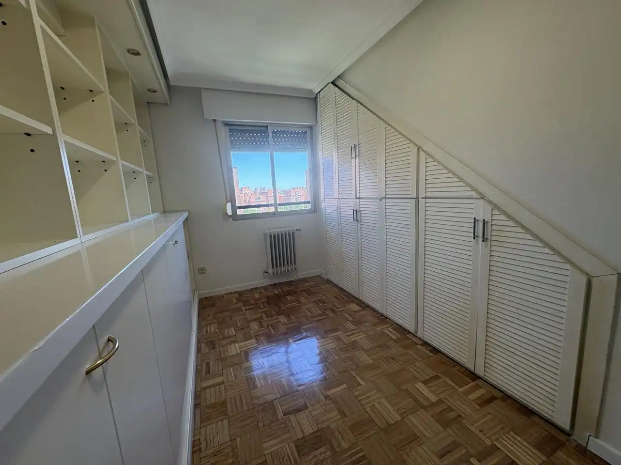 Dormitori de Dúplex en venda en Madrid amb Calefacció i Parquet