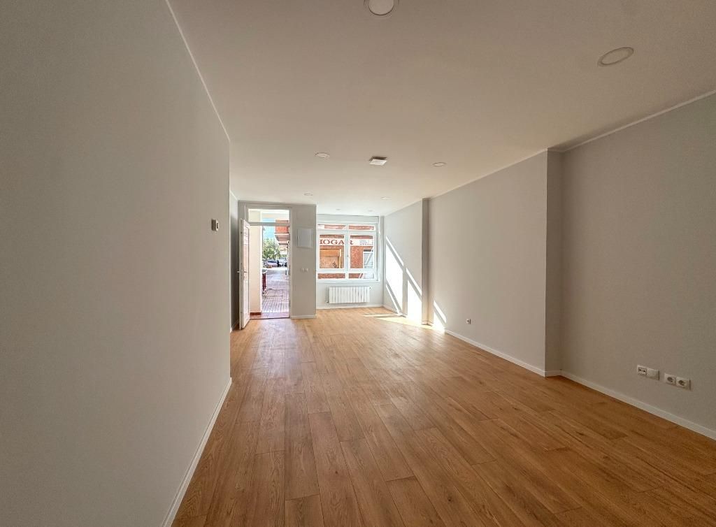 Vista exterior de Pis en venda en Los Corrales de Buelna  amb Calefacció, Parquet i Terrassa