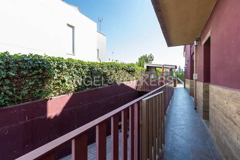 Terrace of Houses for rent in Paterna  with Air Conditioner, Heating and Private garden