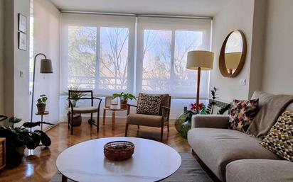 Sala d'estar de Pis en venda en Pozuelo de Alarcón amb Aire condicionat i Terrassa