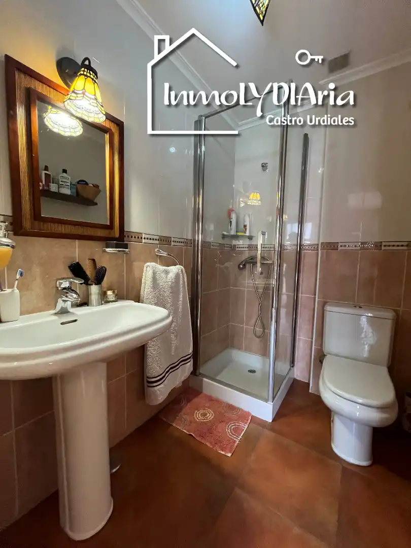 Baño de Casa o chalet en venta en Castro-Urdiales con Calefacción, Jardín privado y Parquet