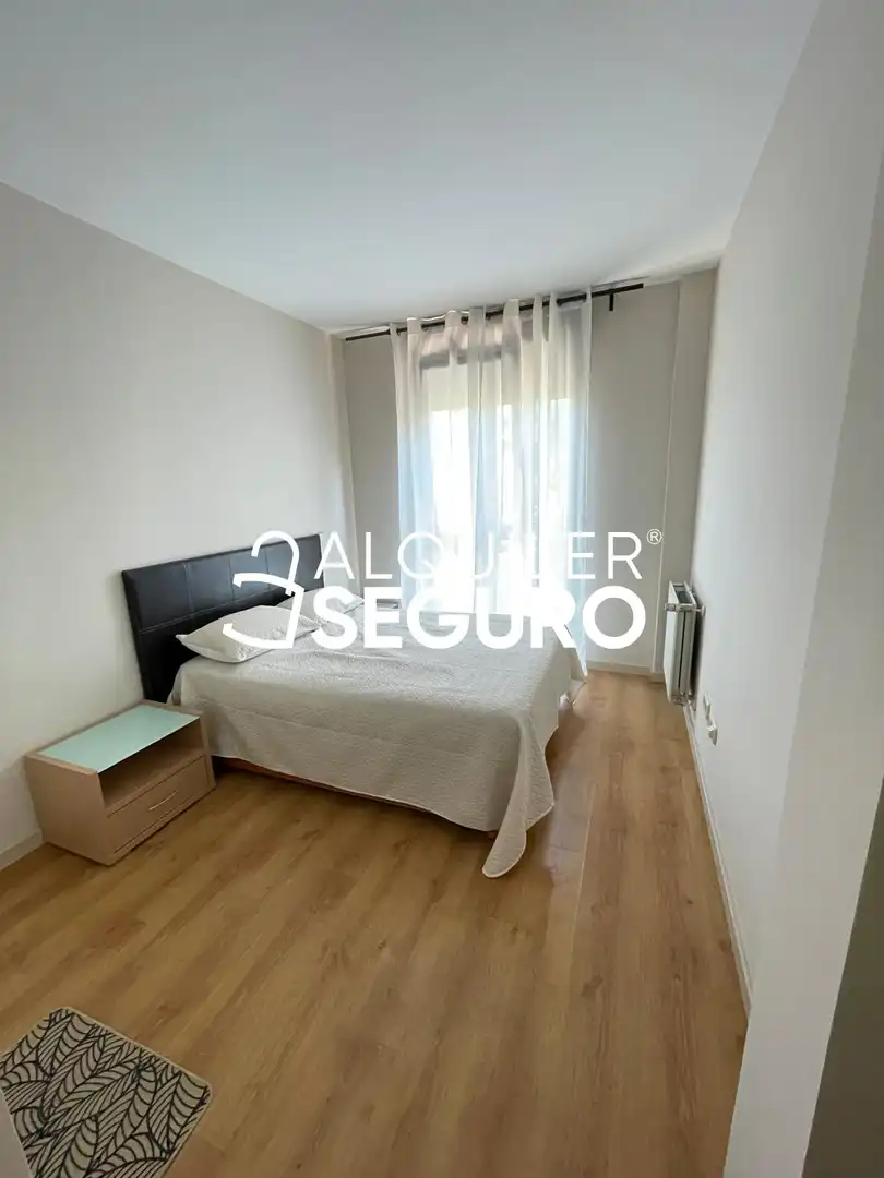 Dormitori de Pis de lloguer en Madrid amb Calefacció