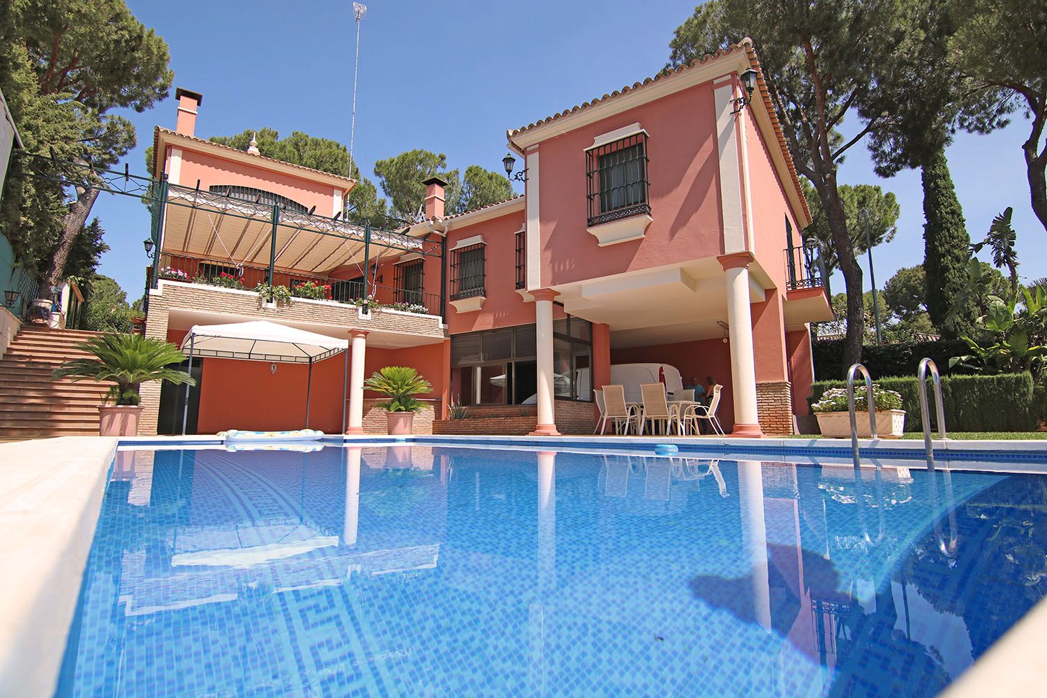 Swimming pool of House or chalet for sale in Alcalá de Guadaira  with Air Conditioner, Private garden and Storage room