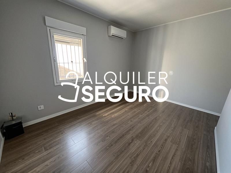Bedroom of Flat to rent in  Madrid Capital  with Air Conditioner and Heating
