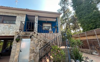 Exterior view of House or chalet for sale in Cadalso de los Vidrios  with Heating, Private garden and Terrace