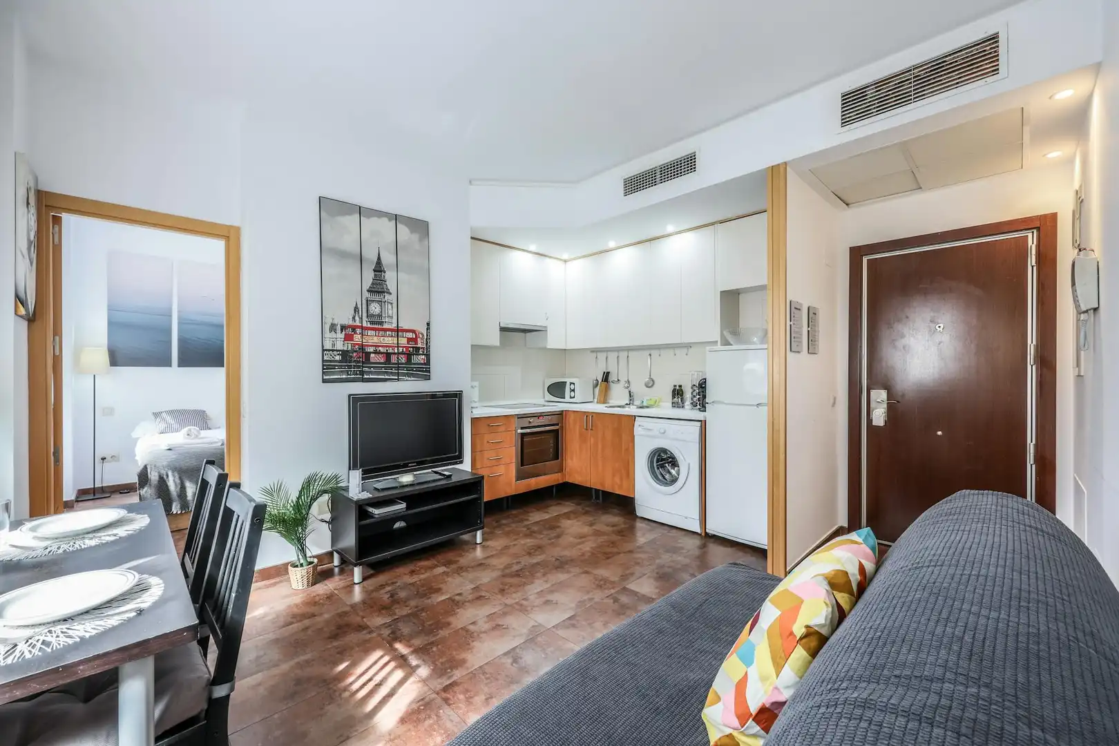 Living room of Flat for rent in Madrid  with Air Conditioner, Heating and Furnished