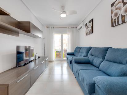 Sala d'estar de Apartament en venda en Torrevieja amb Aire condicionat, Terrassa i Moblat