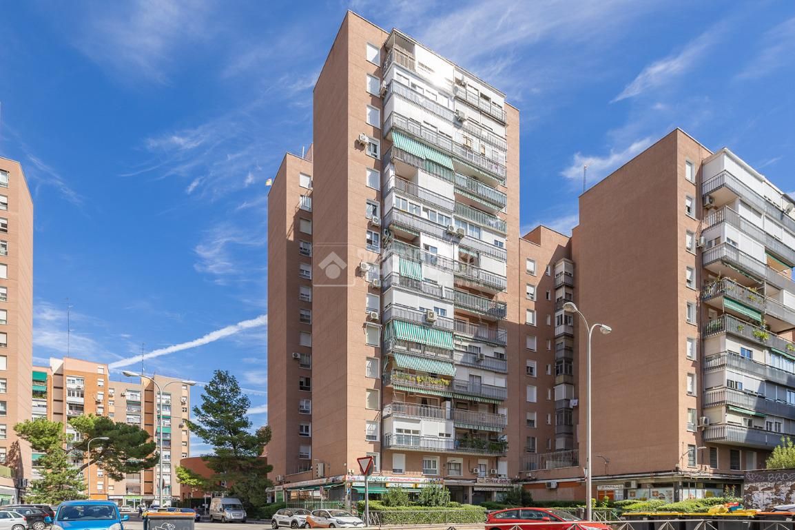 Exterior view of Flat for sale in  Madrid Capital  with Heating