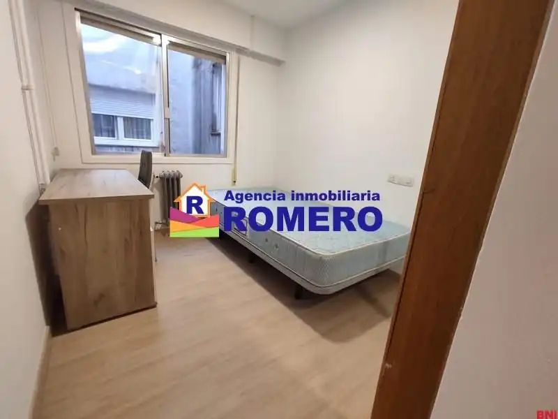 Schlafzimmer von Wohnung zum Verkauf in Santiago de Compostela 