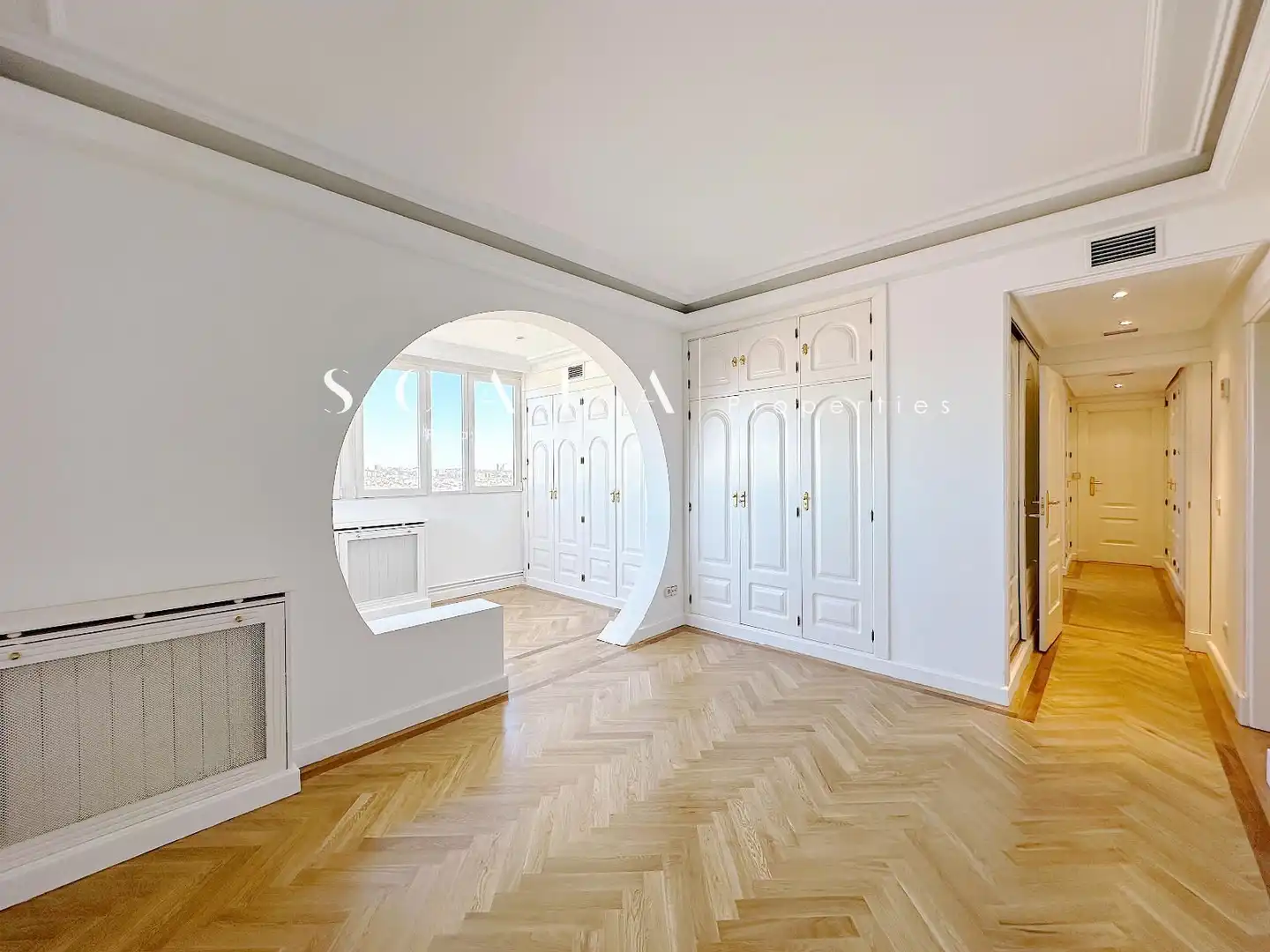 Schlafzimmer von Dachboden zur Miete in Madrid mit Klimaanlage, Heizung und Schwimmbad