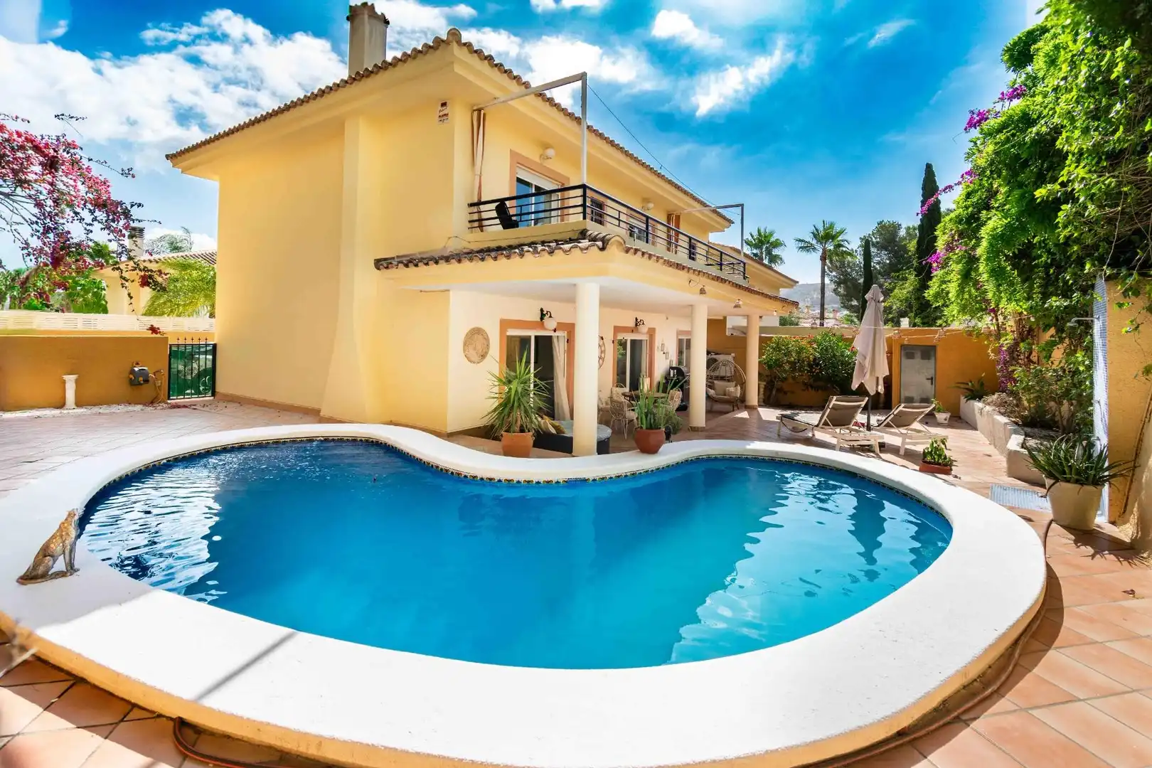 Swimming pool of Detached homes for sale in L'Alfàs del Pi  with Air Conditioner, Private garden and Swimming Pool