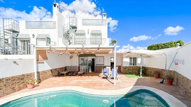 Casa adosada en Alquiler en Urbanizacion TRUCHE EL, 9 en Almayate