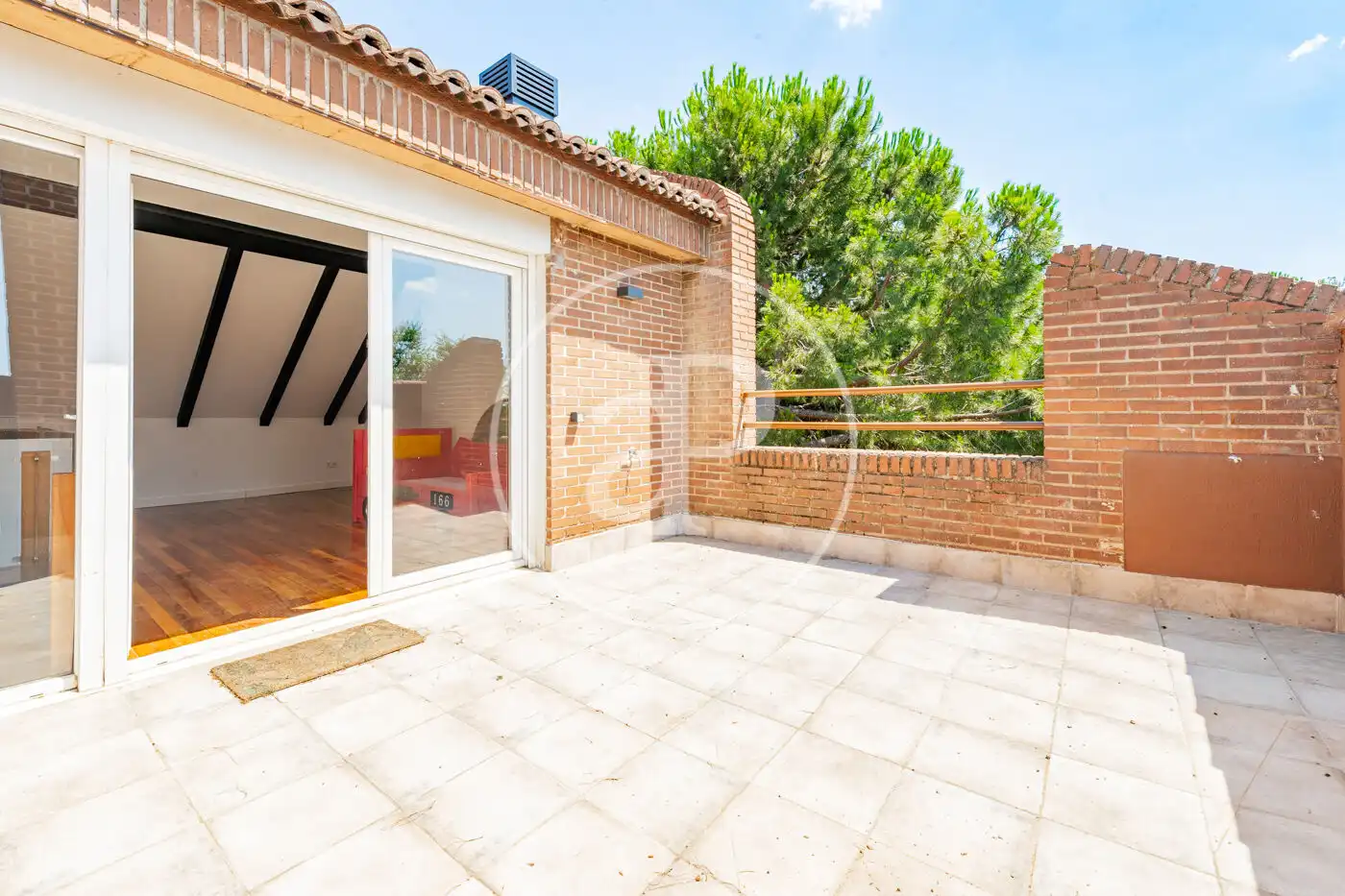 Terrassa de Casa adosada en venda en La Moraleja amb Aire condicionat, Calefacció i Jardí privat