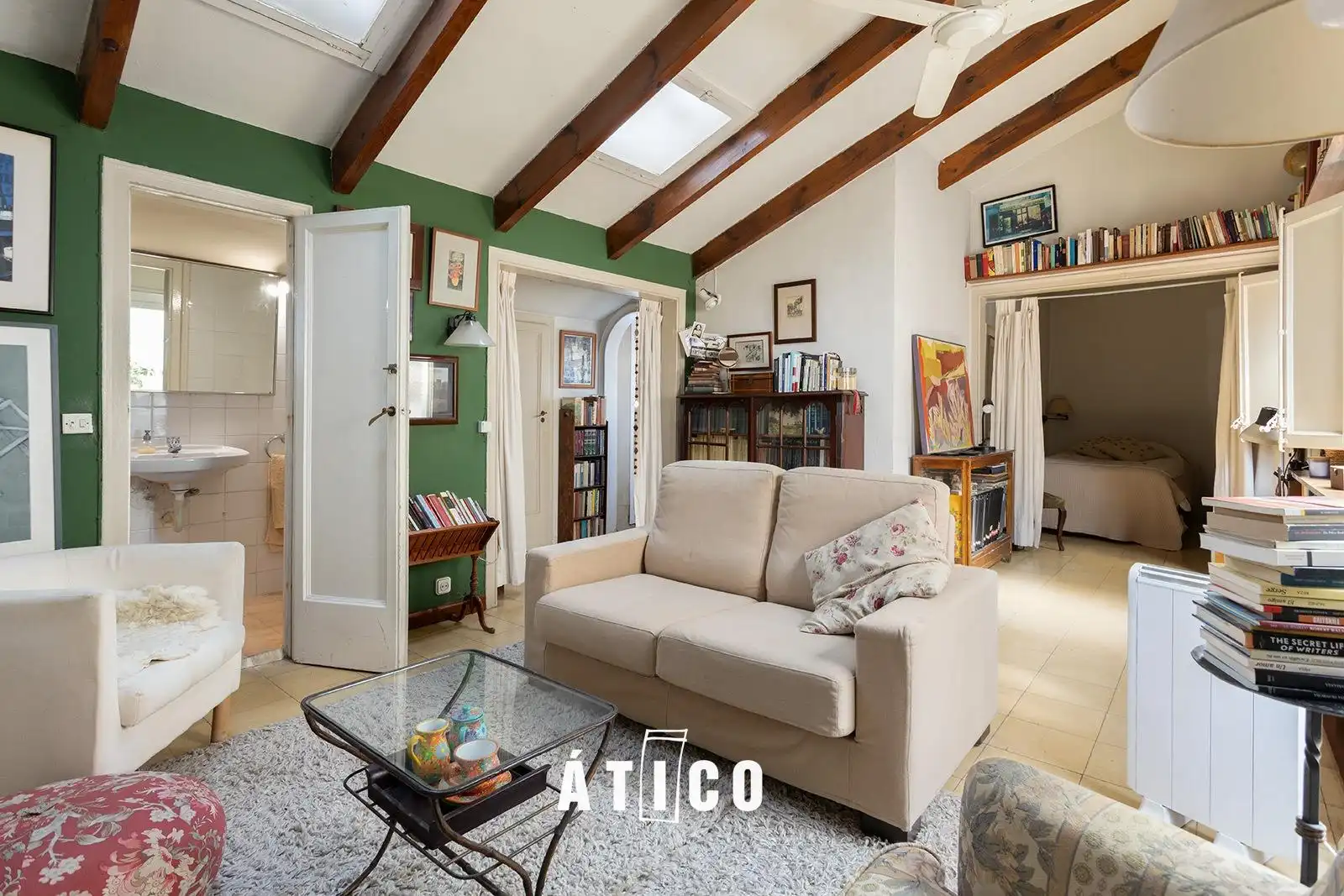 Sala d'estar de Àtic en venda en Barcelona amb Parquet, Terrassa i Traster