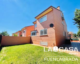 Exterior view of House or chalet for sale in Humanes de Madrid  with Air Conditioner and Terrace