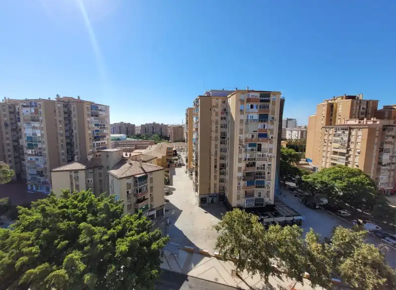 Vista exterior de Piso en venta en Málaga con Aire acondicionado, Calefacción y Horno