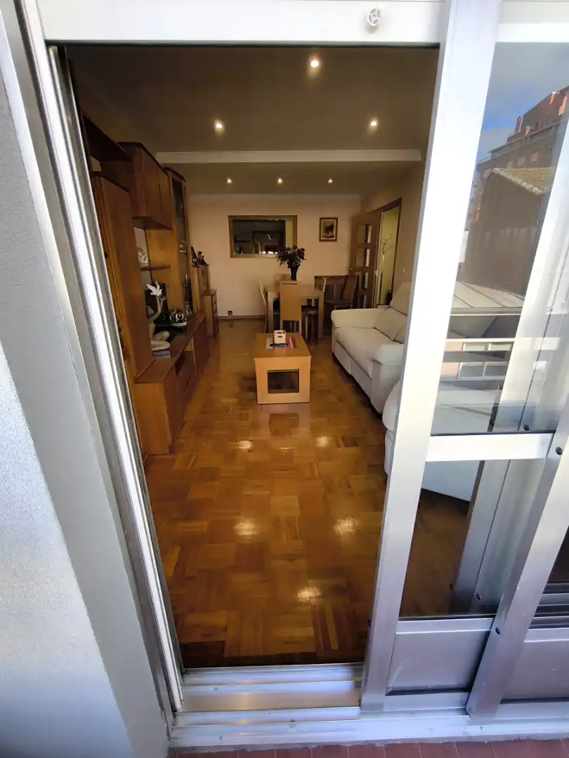 Sala de estar de Piso en venta en Vilagarcía de Arousa con Calefacción, Parquet y Amueblado